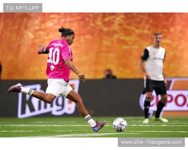 足球巨星回归之路：从离开到重返绿茵场的荣耀与挑战