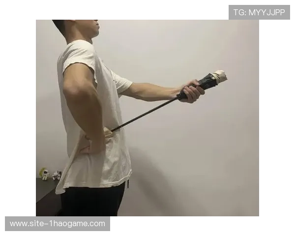 足球球星放松时刻揭秘：泡澡助力恢复，提升赛场表现的秘密武器